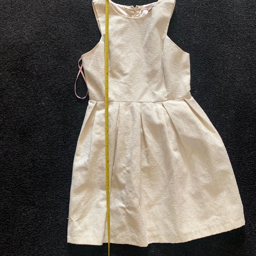 💜 3/$20 Forever 21 Off white embroidered dress